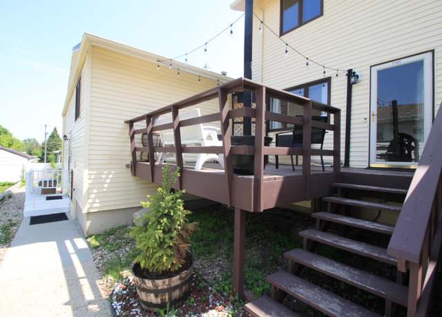 Property at 1705 1st St SW, Minot, ND 58701, 2 beds, 1.5 baths