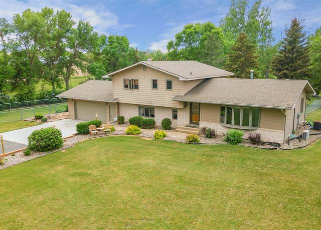 Property at 1224 78th St SE, Minot, ND 58701, 3 beds, 3 baths