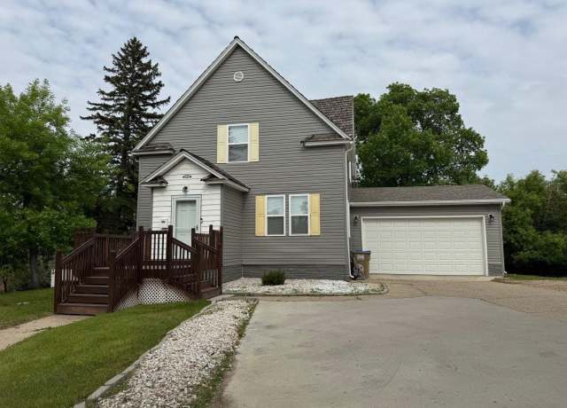 Property at 611 3rd St SE, Minot, ND 58701, 4 beds, 3 baths
