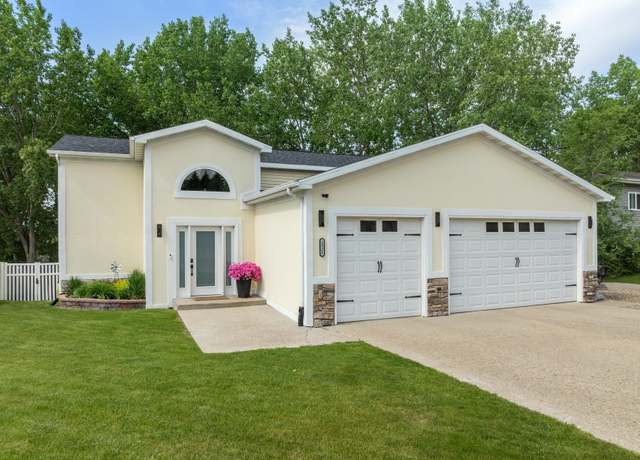 Property at 1321 Golden Valley Ln, Minot, ND 58703, 4 beds, 2 baths