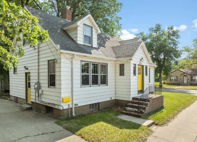 Property at 521 3rd Ave NW, Minot, ND 58703, 3 beds, 3 baths