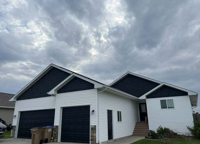 Property at 1805 28th St NW, Minot, ND 58703, 5 beds, 3 baths
