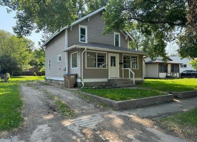 Property at 616 10th St NE, Minot, ND 58703, 4 beds, 1 bath