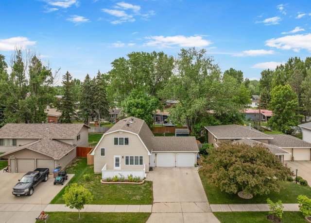 Property at 701 25th Ave NW, Minot, ND 58703, 3 beds, 1.75 baths