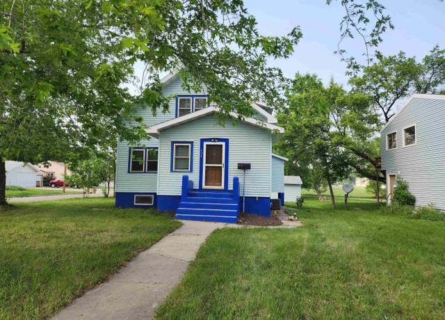 Property at 624 5th Ave NW, Minot, ND 58703, 4 beds, 2 baths