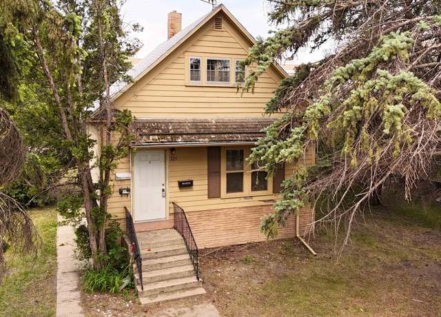 Property at 725 5th St NE, Minot, ND 58703, 3 beds, 2 baths