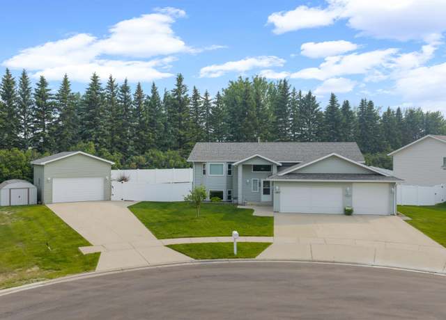 Property at 1705 SW Evergreen Ave, Minot, ND 58701, 6 beds, 3.5 baths