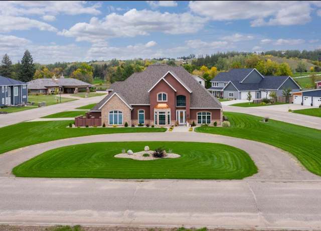 Property at 1912 66th St NW, Minot, ND 58703, 4 beds, 5 baths