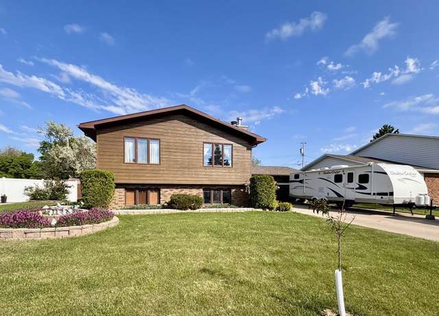 Property at 3 30th St SW, Minot, ND 58701, 5 beds, 1.75 baths