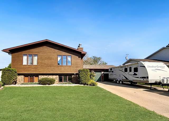 Property at 3 30th St SW, Minot, ND 58701, 5 beds, 2 baths