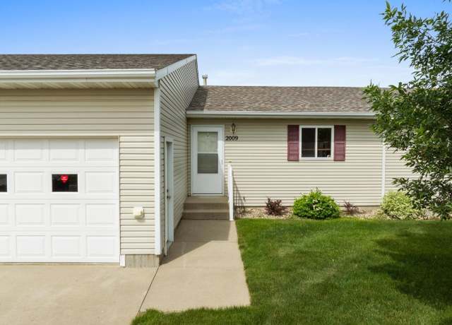 Property at 2009 14th St NW, Minot, ND 58703, 3 beds, 3 baths