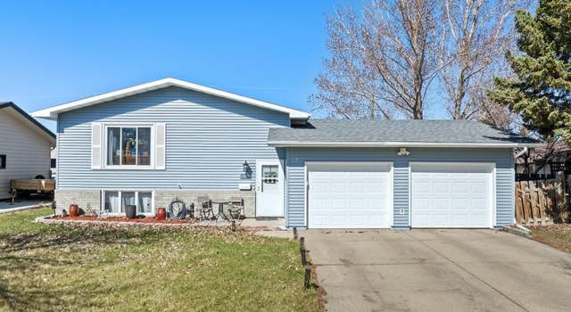 Photo of 1309 25th Pl NW, Minot, ND 58703
