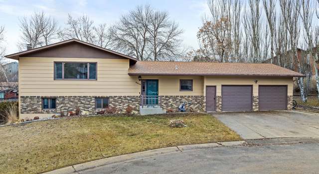 Photo of 2513 Bel Air Pl, Minot, ND 58703