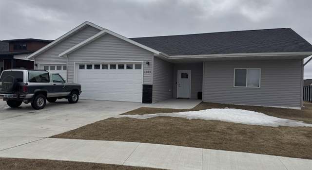 Photo of 1604 Woodlands Way SE, Minot, ND 58701
