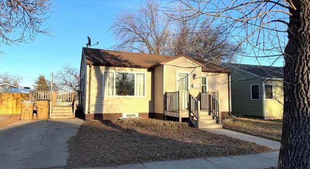 Photo of 606 12th St NW, Minot, ND 58703