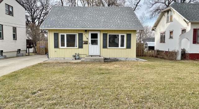 Photo of 829 10th Ave NW, Minot, ND 58703