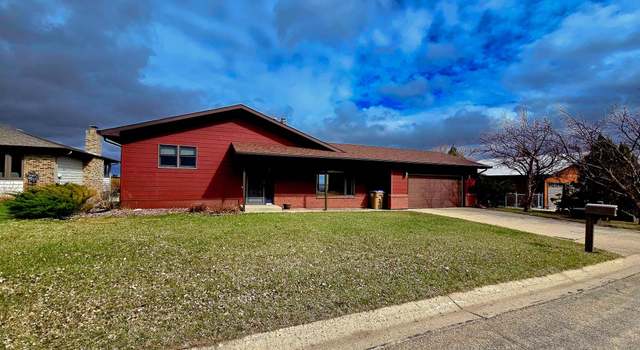 Photo of 1512 Glacial Dr, Minot, ND 58703