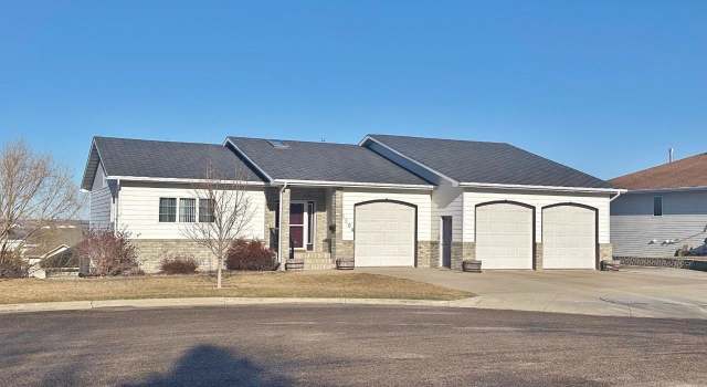 Photo of 1104 10th St SW, Minot, ND 58701
