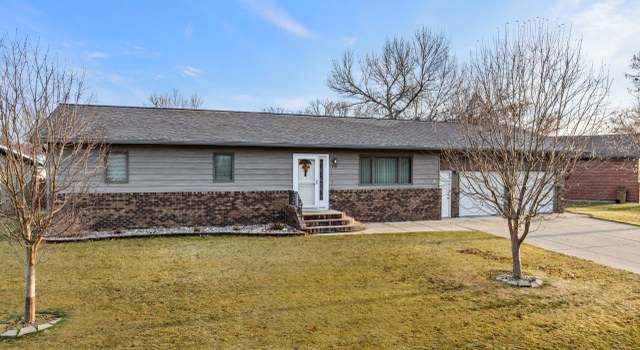Photo of 15 Oak Dr, Minot, ND 58701