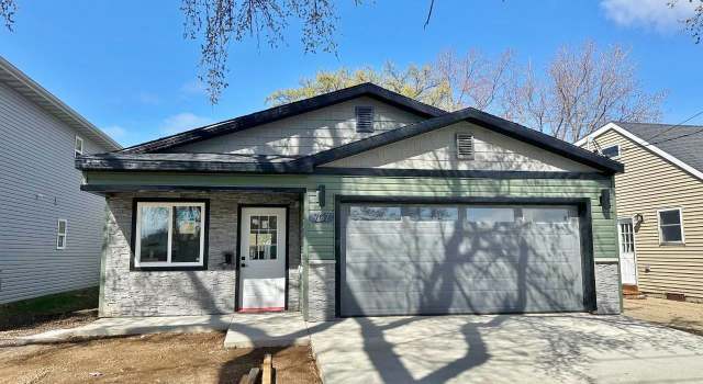 Photo of 707 8th St NW, Minot, ND 58703