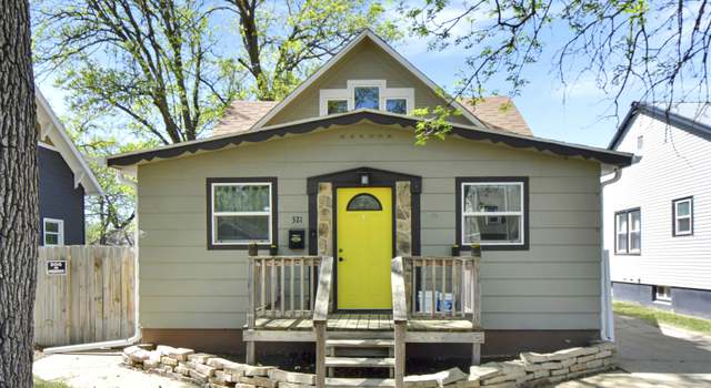Photo of 321 6th St NW, Minot, ND 58703