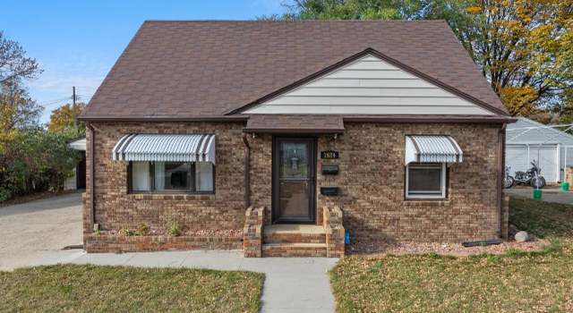 Photo of 1624 5th St SW, Minot, ND 58701
