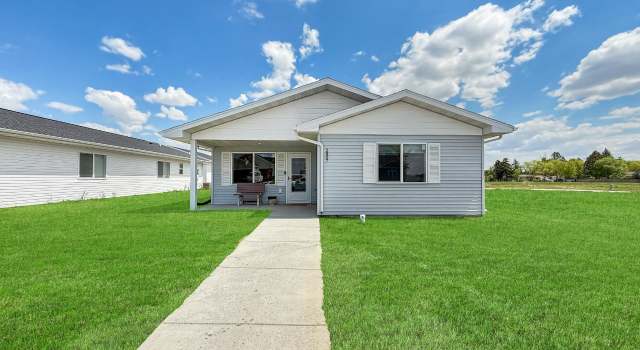 Photo of 2807 Jeffrey Dr, Minot, ND 58703