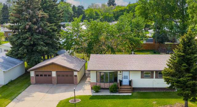 Photo of 1720 2nd St SE, Minot, ND 58701
