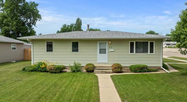 Photo of 213 22nd St NW, Minot, ND 58703
