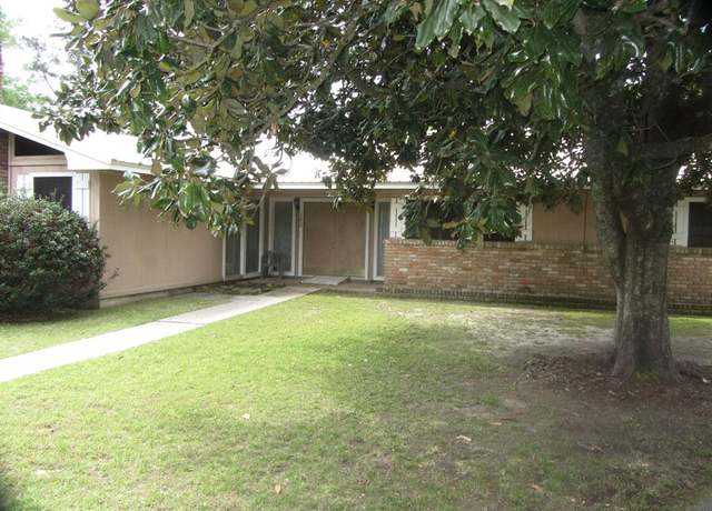 Property at 182 Westchester Dr, Picayune, MS 39466, 3 beds, 2 baths