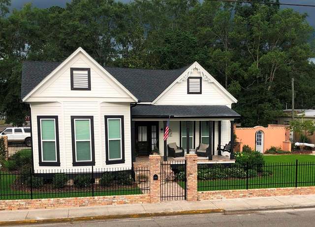 Property at 220 Curran Ave, Picayune, MS 39466, 4 beds, 3 baths