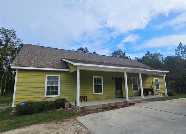 Property at 910 Old Spanish Trl, Waveland, MS 39576, 4 beds, 2 baths