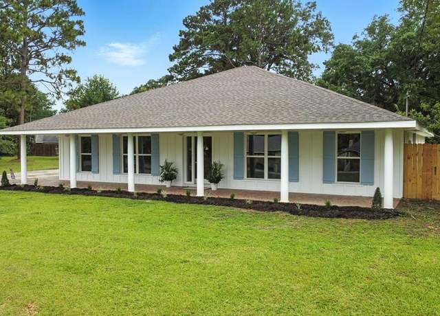 Property at 611 E Lakeshore, Carriere, MS 39426, 4 beds, 2 baths
