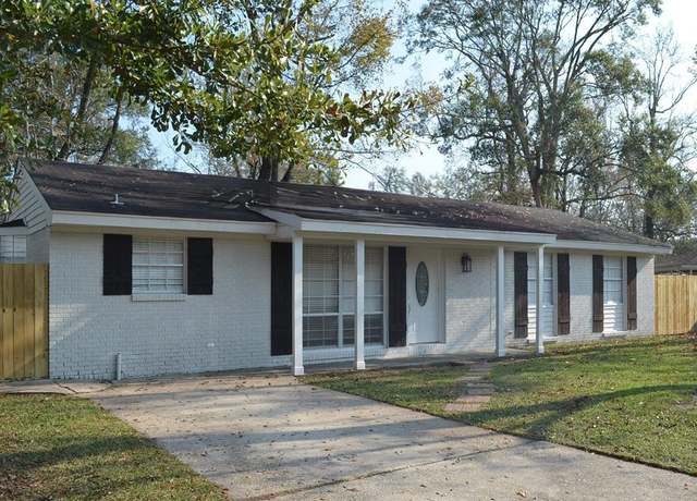 Property at 307 S Steele Ave, Picayune, MS 39466, 4 beds, 2 baths