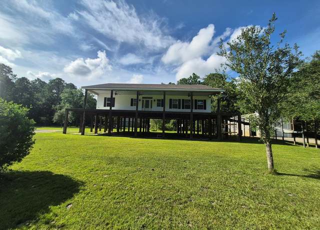 Property at 7041 Hancock Dr, Bay St Louis, MS 39520, 3 beds, 2 baths