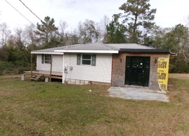 Property at 125 Seventh Ave, Carriere, MS 39426, 4 beds, 2 baths