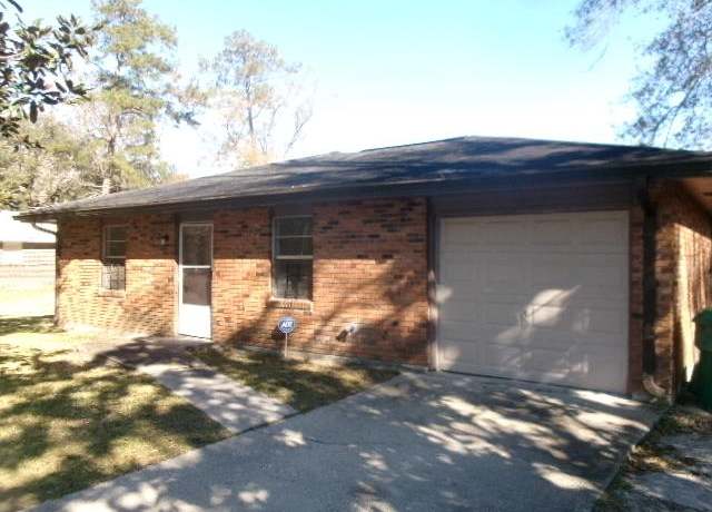 Property at 706 North Buren Ave, Picayune, MS 39466, 4 beds, 1.5 baths