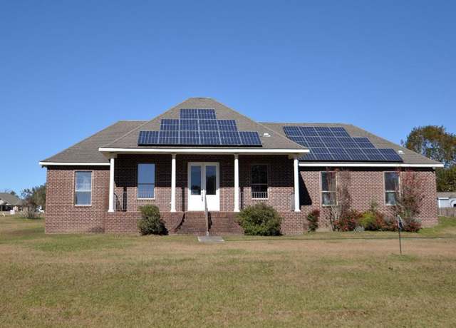 Property at 4 Persimmon Dr, Carriere, MS 39426, 3 beds, 2 baths