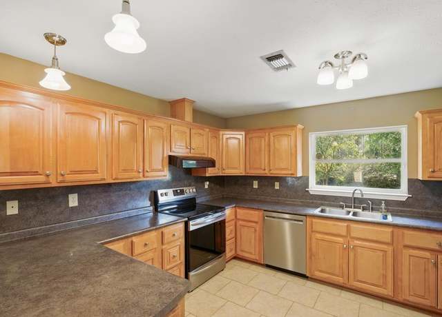 Property at 127 Ridgeview Dr, Carriere, MS 39426, 3 beds, 2 baths