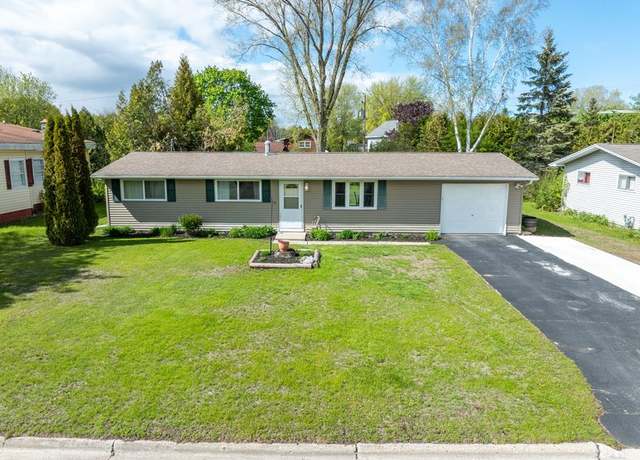 Property at 1548 Rhode Island St, Sturgeon Bay, WI 54235, 3 beds, 1 bath