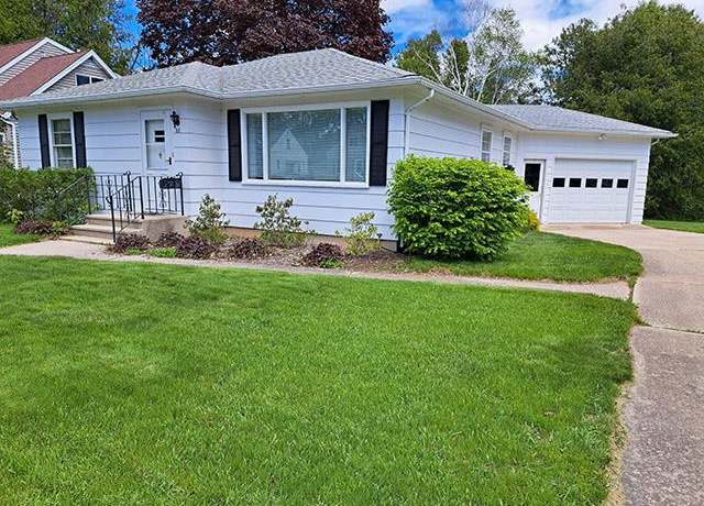 Property at 28 N Hudson Ave, Sturgeon Bay, WI 54235, 2 beds, 1 bath