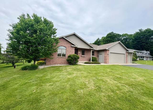 Property at 3151 Briarwood Ln, Sturgeon Bay, WI 54235, 4 beds, 3 baths