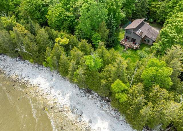 Property at 2084 S Lake Michigan Dr, Sturgeon Bay, WI 54235, 3 beds, 2 baths