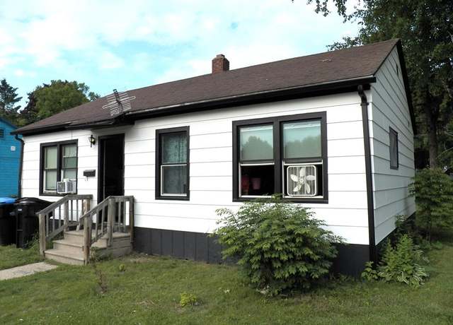 Property at 914 N 6th Pl, Sturgeon Bay, WI 54235, 3 beds, 1 bath