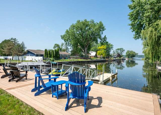 Property at 225 Bluebird Dr, Sturgeon Bay, WI 54235, 3 beds, 2 baths