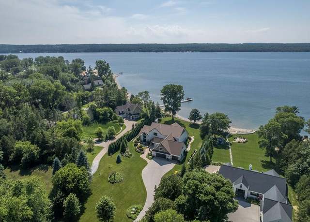 Property at 3765 Bay Shore Dr, Sturgeon Bay, WI 54235, 3 beds, 4.5 baths