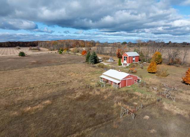 Property at 7448 Hillside Rd, Egg Harbor, WI 54209, 4 beds, 3.5 baths