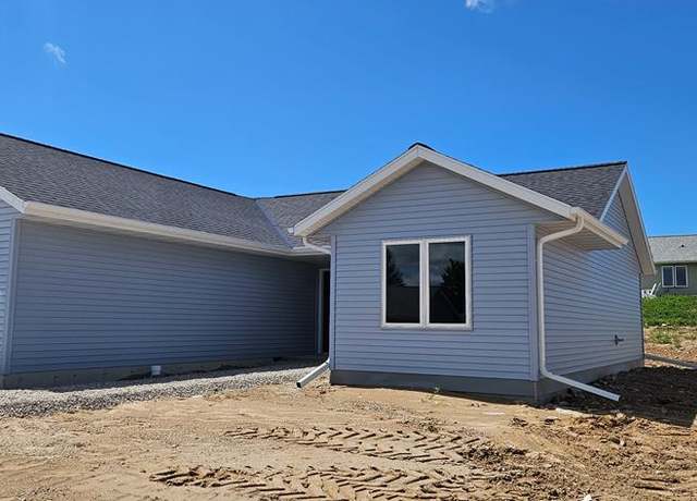 Property at 947 S Geneva Ave, Sturgeon Bay, WI 54235, 3 beds, 2 baths