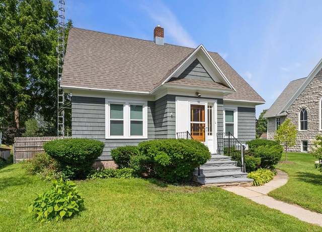 Property at 216 W Maple St, Sturgeon Bay, WI 54235, 3 beds, 1.5 baths