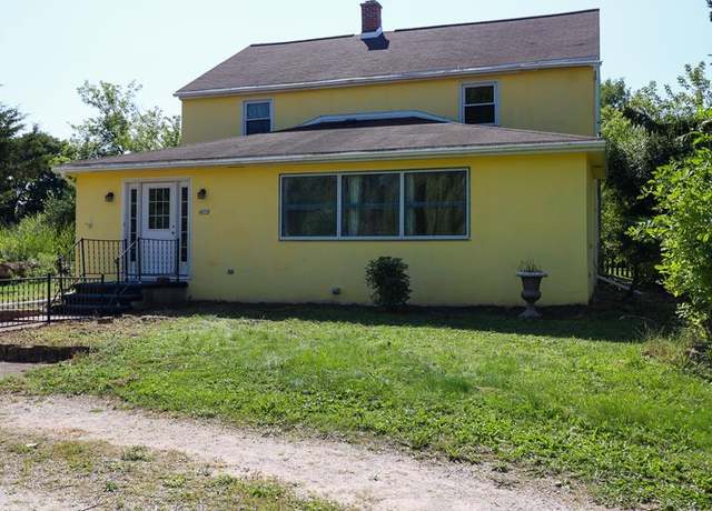 Property at 4072 Champeau Rd, New Franken, WI 54229, 5 beds, 2.5 baths